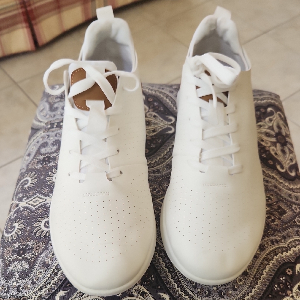 Razer White Minimalist Sneakers